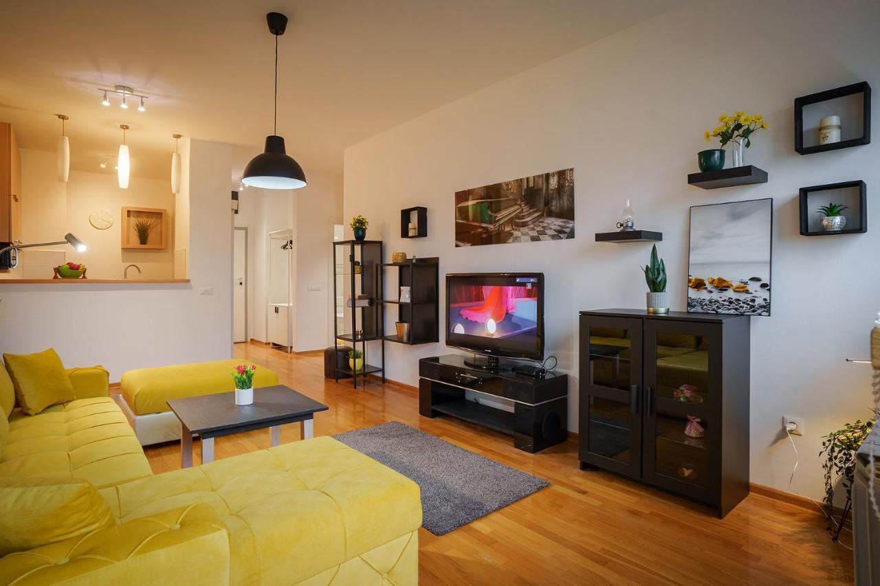 Yellow Lux Apartment Белград Экстерьер фото